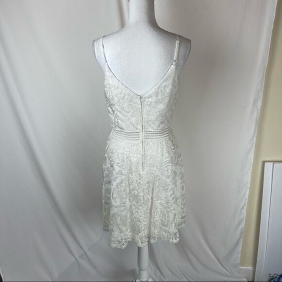 Xtraordinary White Lace Dress NWT Size 11 - Picture 6 of 14